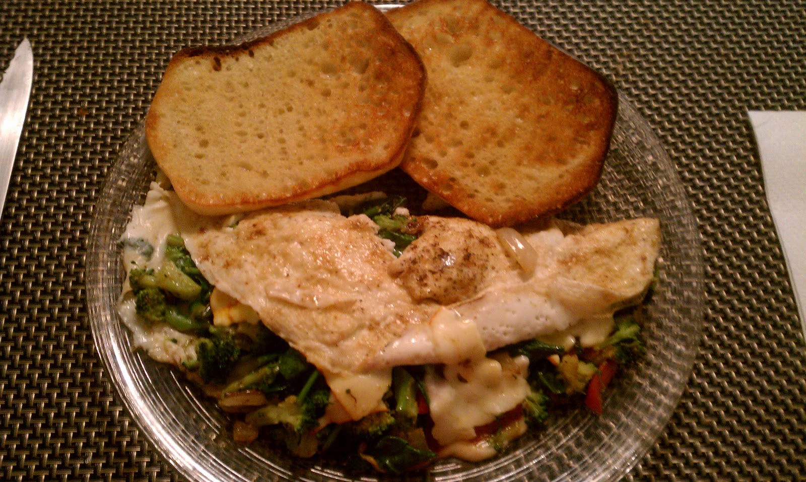 http://2.bp.blogspot.com/-4QXkkU532L4/Twr5GffvzPI/AAAAAAAAA-M/12Q1z6vq-r8/s1600/Veggie+Egg+White+Omelette+and+Toast.jpg
