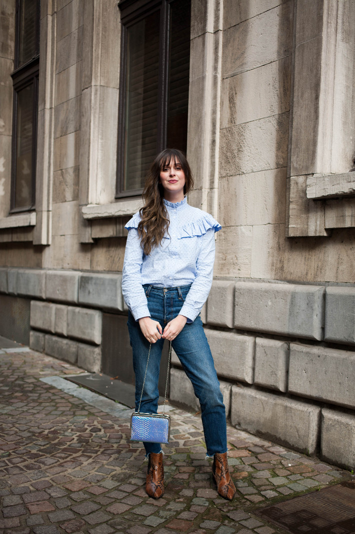 Outfit: ruffle blouse, Levi's wedgie fit - THE STYLING DUTCHMAN.