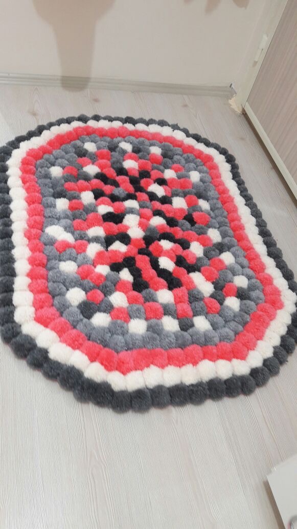 Made in dali Pom Poms Rug