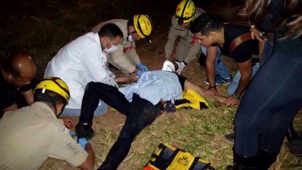 Imagem mostra resgate de Cristiano Araújo após acidente que o matou