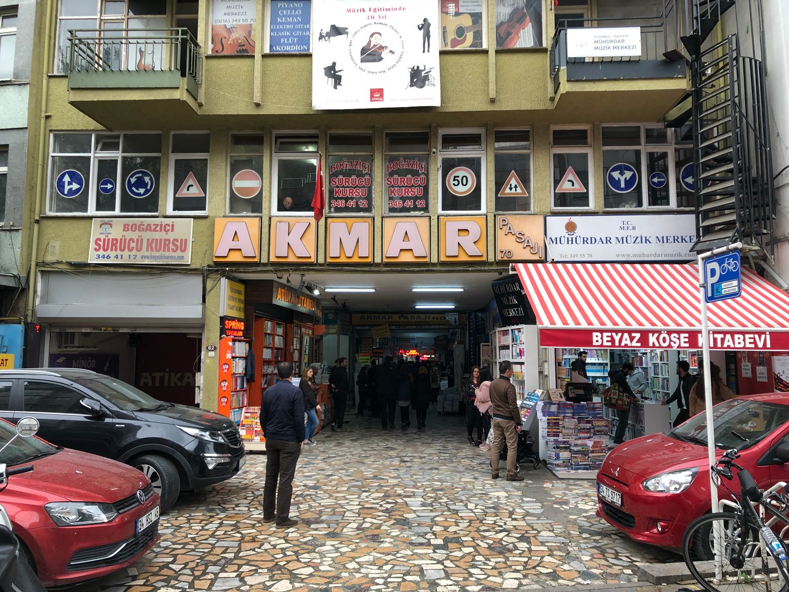 KADIKÖY'DE BİR GÜN: Akmar Pasajı