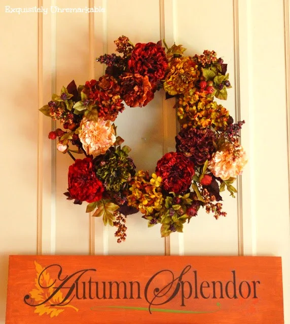 Autumn Splendor sign and colorful fall wreath
