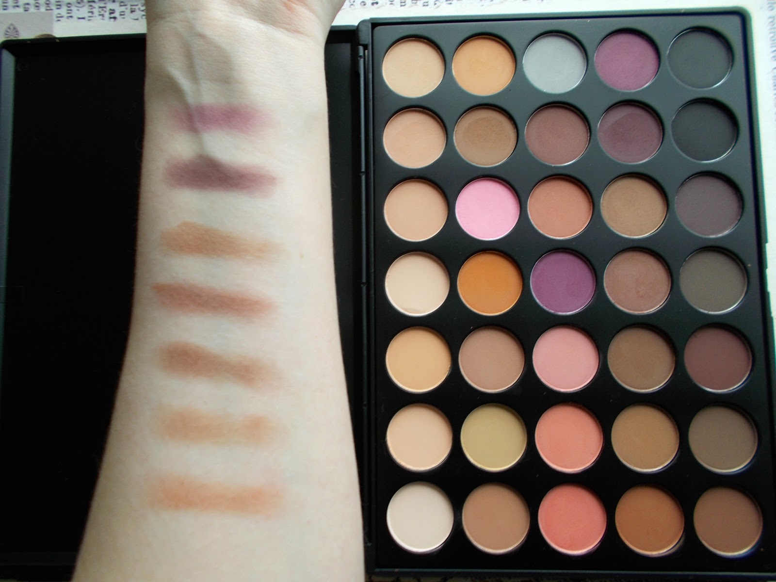 Morphe Brushes BeautyBay review 35N colour matte palette 4th row swatches