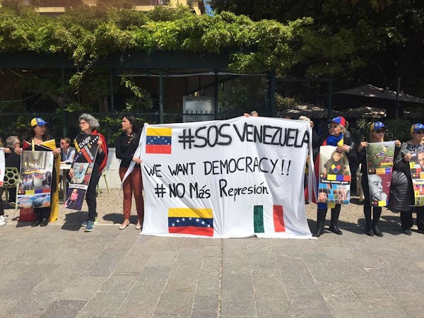 Protestaron contra Maduro en la Bienal de Venecia