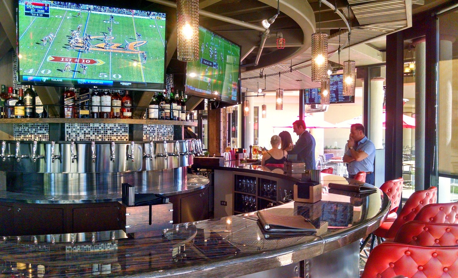 Sandiegoville Experience A Day At The Races From The Comfort Of Downtown San Diego New Restaurant Bar Striders Offers City S Only Horse Racing Offsite Betting