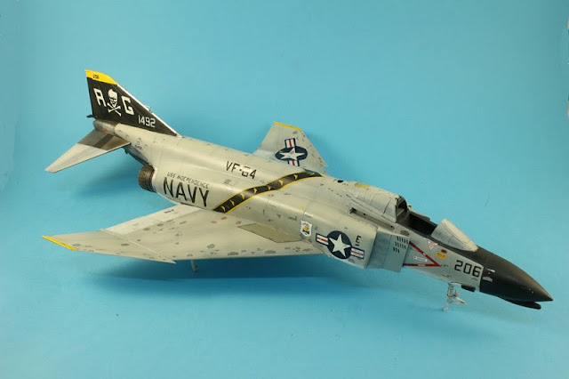 Montage pas à pas du F-4B Phantom II d'eduard au 1/48. F-4B Phantom II,Eduard 1/48, la pose des décalcomanies.