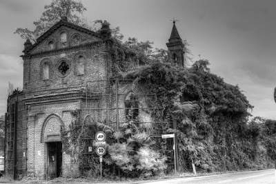  Gereja Terbengkalai dan Mengerikan di Dunia  7 Gereja Terbengkalai dan Mengerikan di Dunia