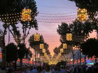 Feria de Sevilla 2014 Primeras luces en el atardecer