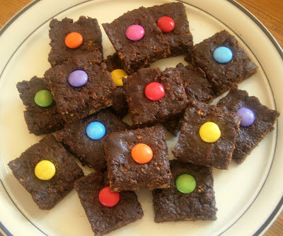 Eat Rainbow Love: Chocolate smartie squares