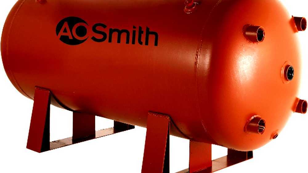 Hot water storage tank