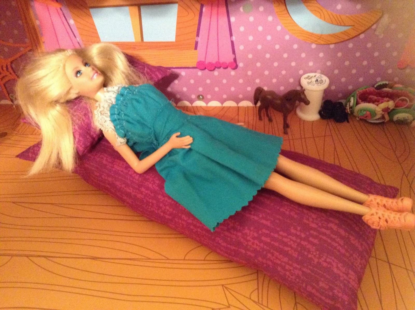 Barbie's New Bed & Pillow