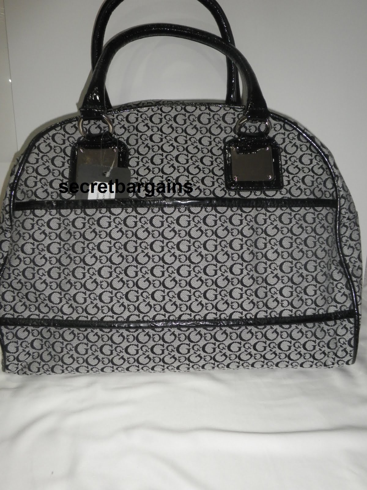 komeng bargains Guess Dome Ladies Travel Bag