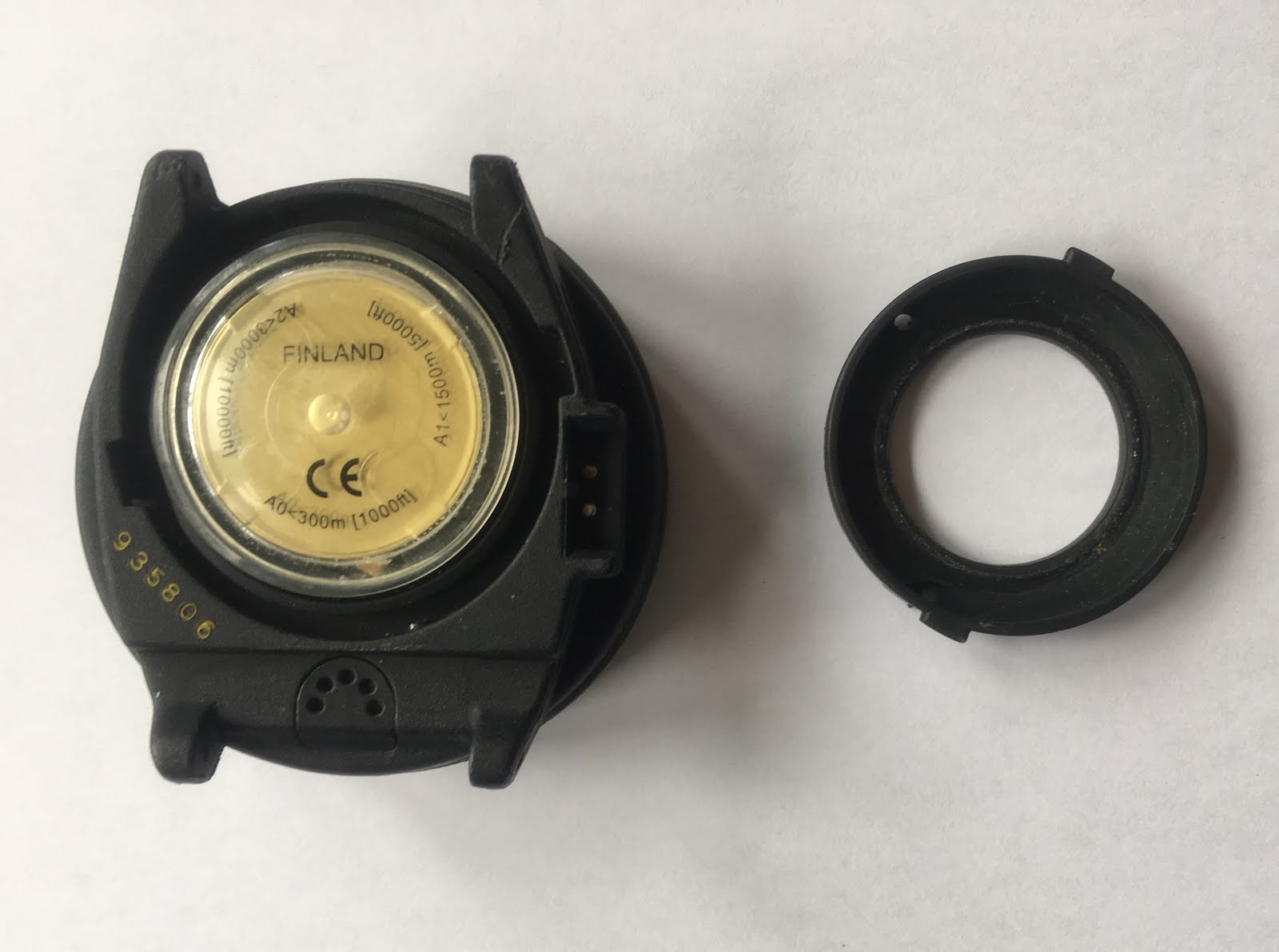 rectotec HOW TO CHANGE A SUUNTO DIVE COMPUTER BATTERY