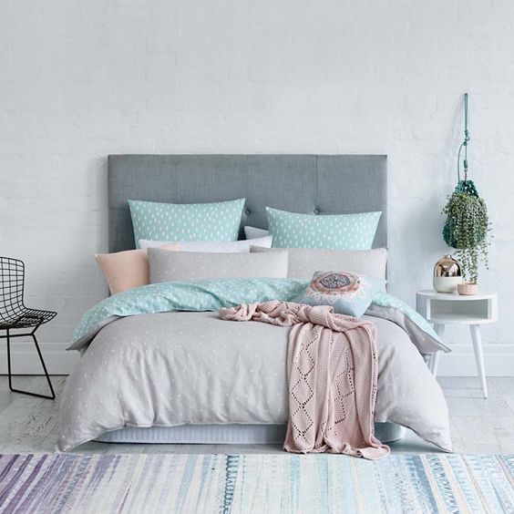 Quarto com tons de cinza Decoração utilizando cinza e azul