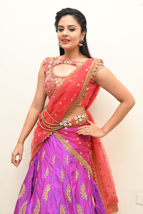 Srimukhi At Aatadukundam Raa Movie Audio Launch