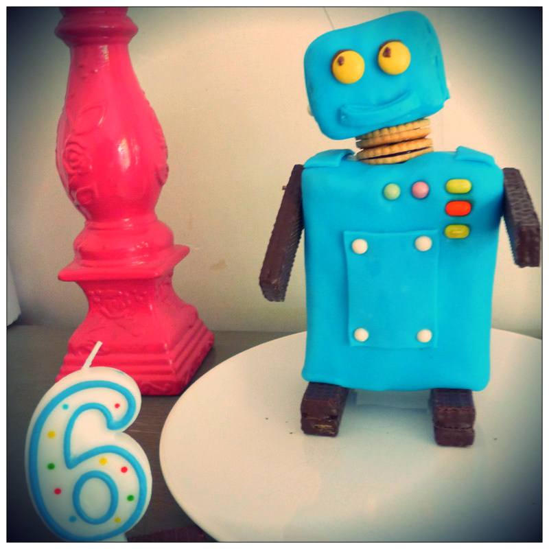 Sophie {L}: Gateau robot!