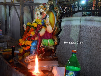 Ganpati arti just prior to Ganesh Visarjan, Mumbai
