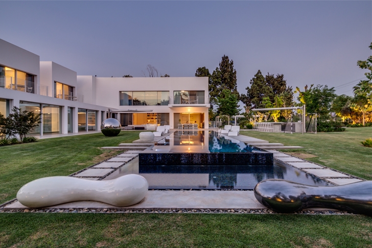World of Architecture: Modern Villa "Cubes" In Tel Aviv
