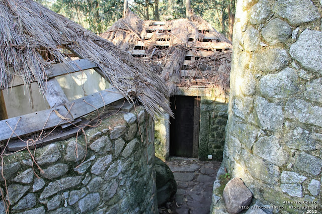 Castro de S. Lourenço - Rua entre casas - Esposende-http://fotosefactos.blogspot.com