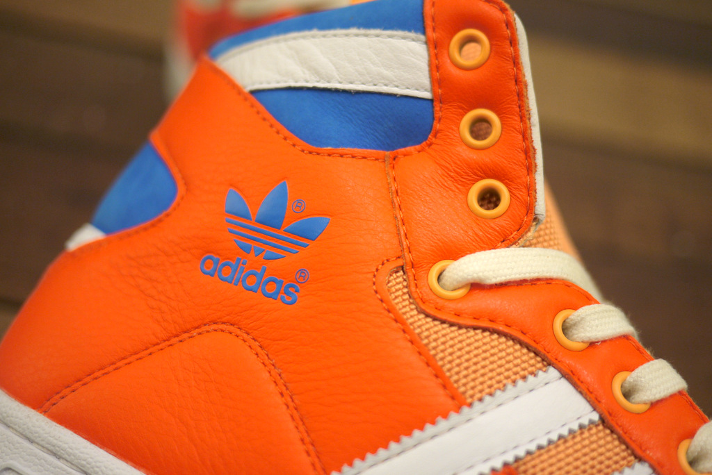 CROSSOVER: ADIDAS ORIGINALS DECADE OG MID