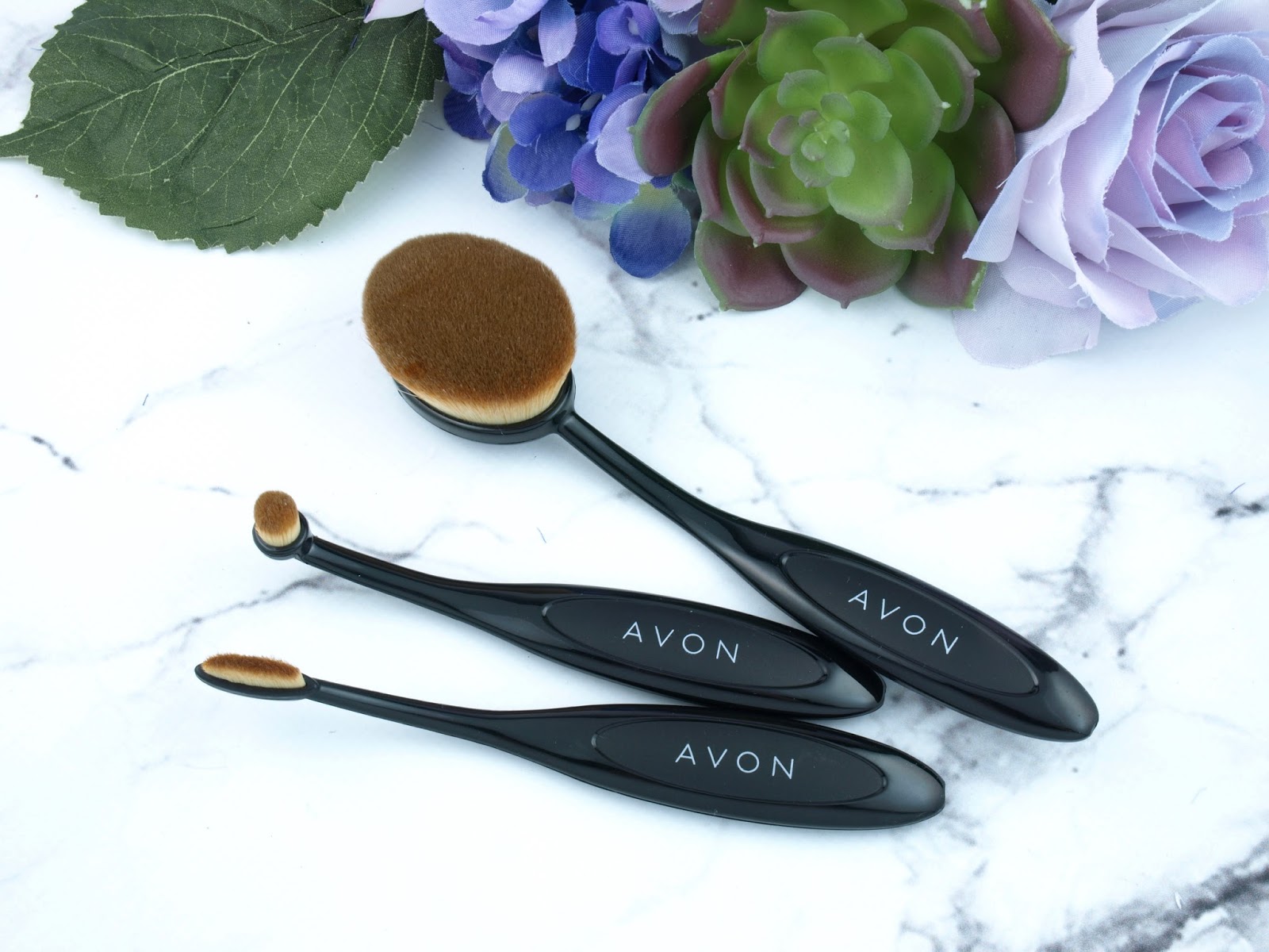 Avon Oval Makeup Brushes: Review