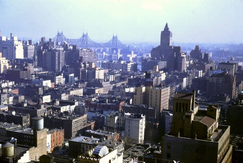 39 Fascinating Color Snapshots That Capture Street Scenes of New York
