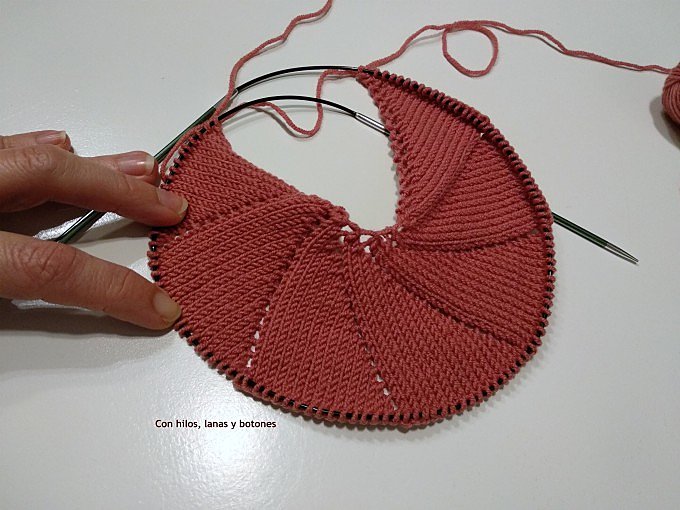 Con hilos, lanas y botones: DIY capota de punto para bebé (patrón gratis)