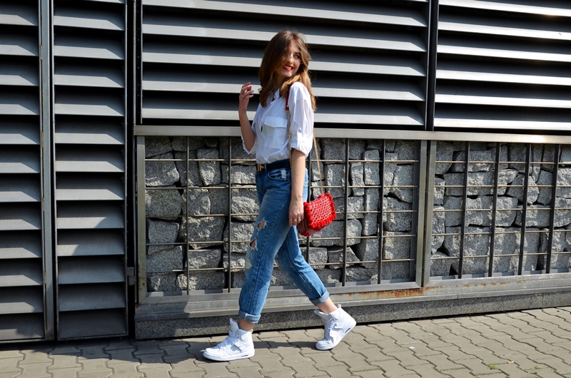 SmellsLikeFahion_jeans_whiteshirt_0.JPG