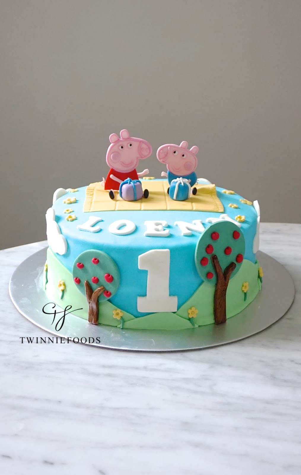 Peppa pig Cake Tutorial - TwinnieFoods