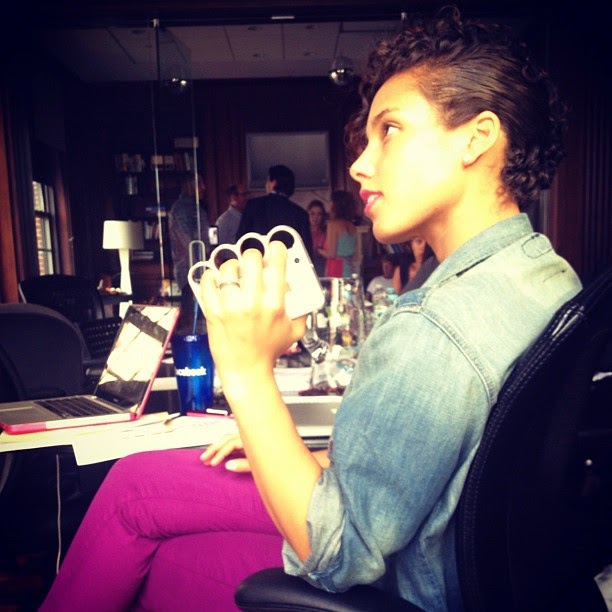 Alicia Keys ft. Nicki Minaj Girl on Fire lyrics online music lyrics