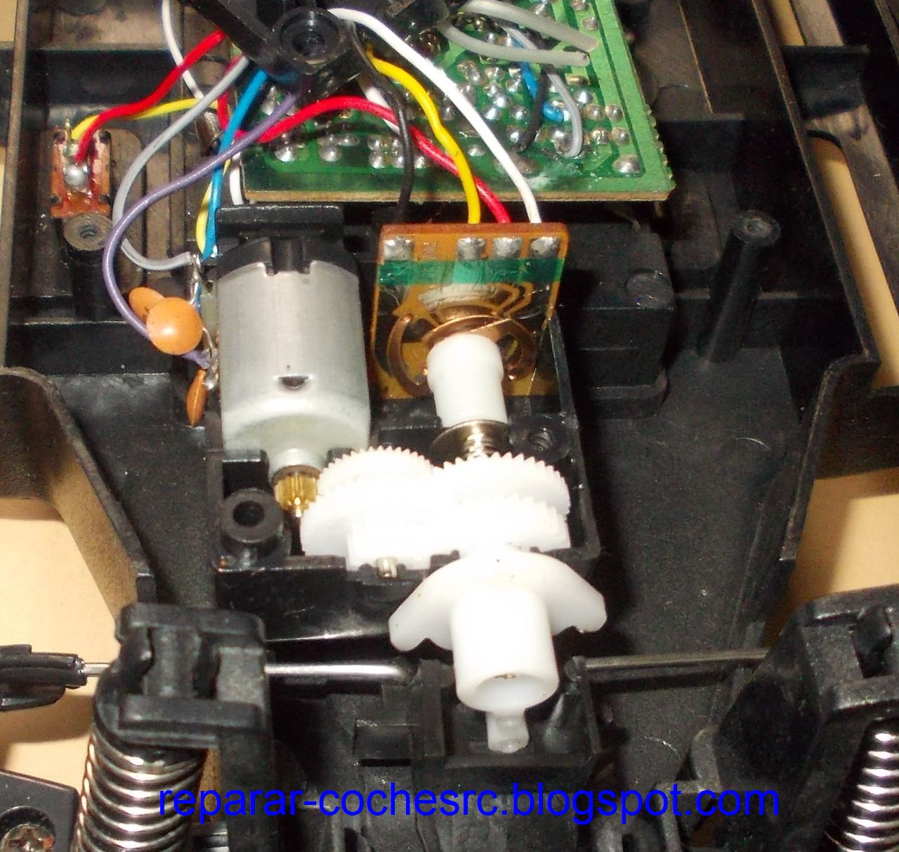 Reparar Coches de Radio Control Eléctricos Desmontar un coche Ford Focus imitación Tamiya Reparar Coches de Radio Control Eléctricos Desmontar un coche Ford Focus imitación Tamiya
