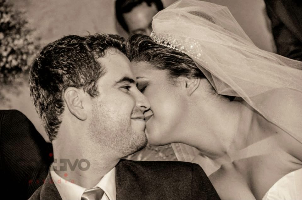 blog-de-casamento-princesa-vestido-vera-wang-cerimônia-noivos-beijo princesa-vestido-vera-wang-cerimonia-noivos-beijo