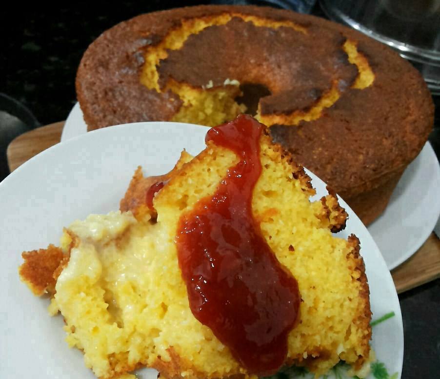 Receitas - Delicias Caseiras: Bolo de milho com requeijão e goiabada