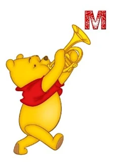 Alfabeto de Winnie the Pooh tocando la Trompeta. Alphabet with Winnie the Pooh with a Trumpet.