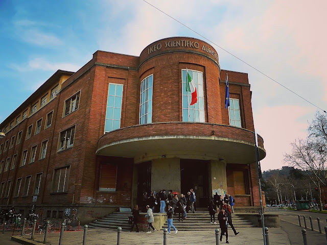 Facciamo un giro in centro? LICEO AUGUSTO RIGHI
