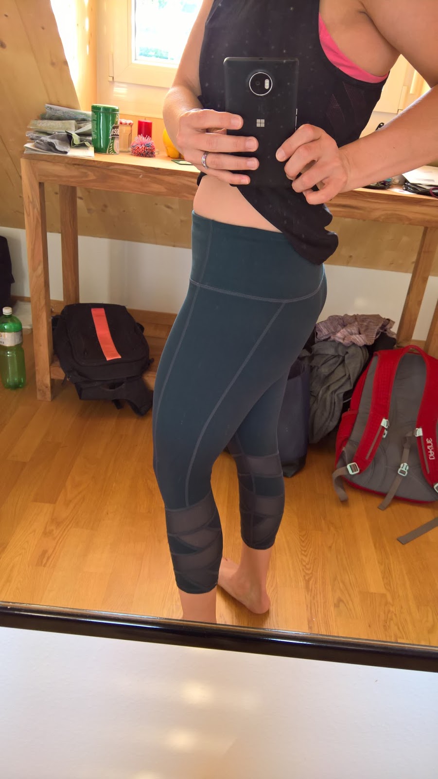 Guest Review! Athleta Mantra Capri in Abyss!
