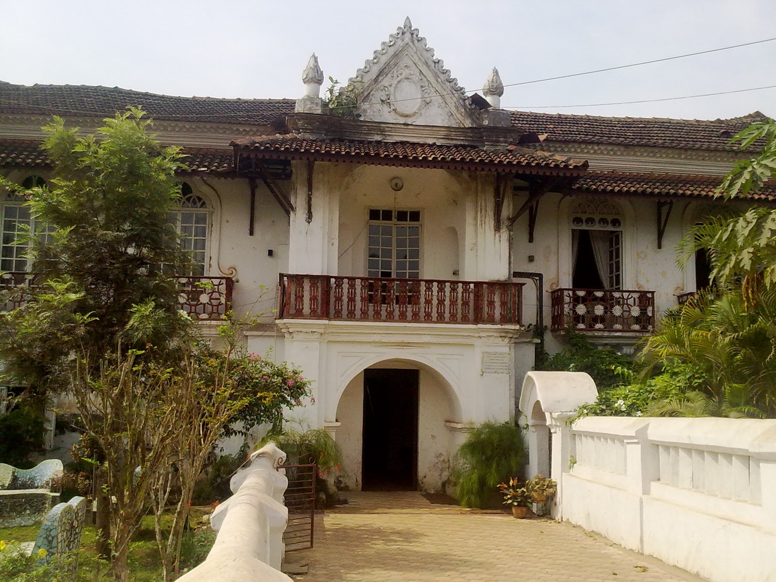 Off The Beaten Track In and out of Old Goan Homes