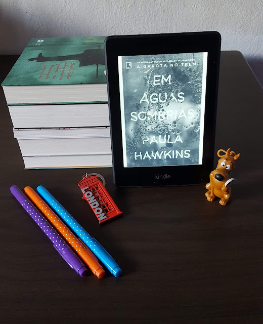 Em águas sombrias Em águas sombrias