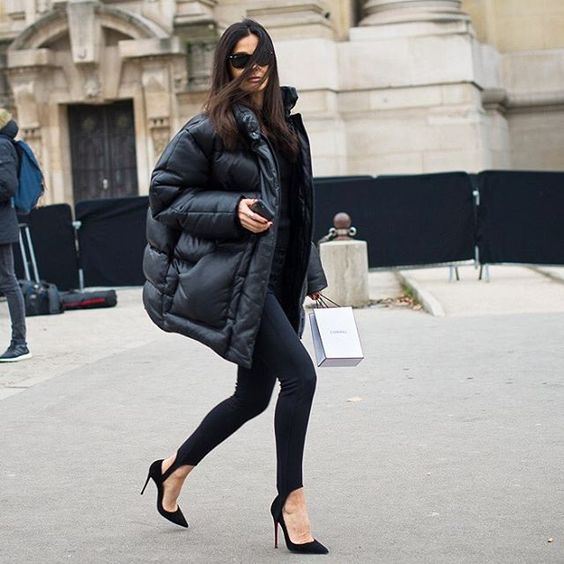 Oversized Black Puffer Coat Street Style