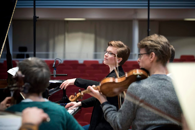 Clare Hammond & Swedish Chamber Orchestra (Photo © Ulla-Carin Ekblom)*