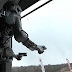 VIDEO: Así es el "Terminator" ruso que ya aprendió a disparar a dos manos un arma