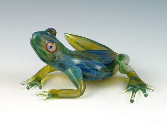 21-Transparent-Frogs-Scott-Bisson-Glass-Sea-and-Land-Animals-www-designstack-co