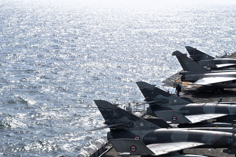 BLOG MODE HOMME PREPPY DANDY CONSEIL STYLE PARIS ELEGANCE TENDANCE JEUNE porte-avions Charles de Gaulle