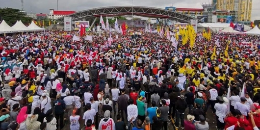 Lautan Massa Hadiri Kampanye Jokowi di Makassar
