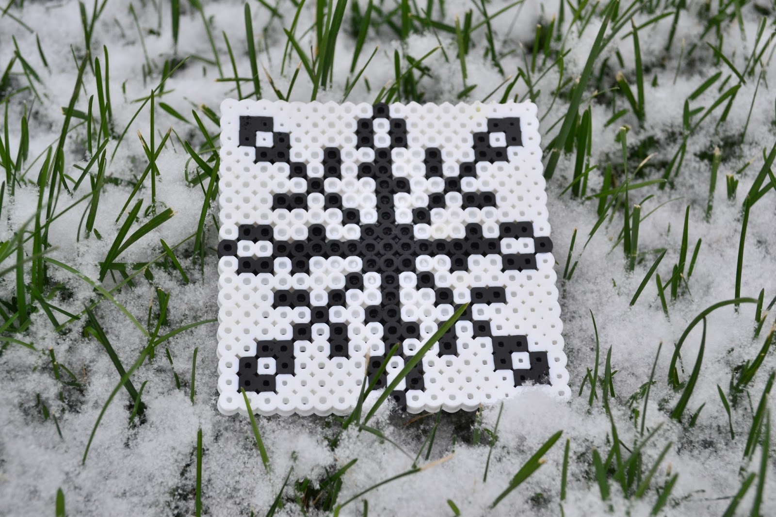 Cast Iron Stew: Perler Bead Snowflake Pattern