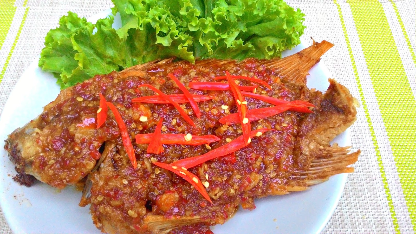 ปลาราดพริก กับข้าวง่ายๆ เมนูอาหารไทยอร่อยเผ็ดแซ่บ Thai crispy fish with