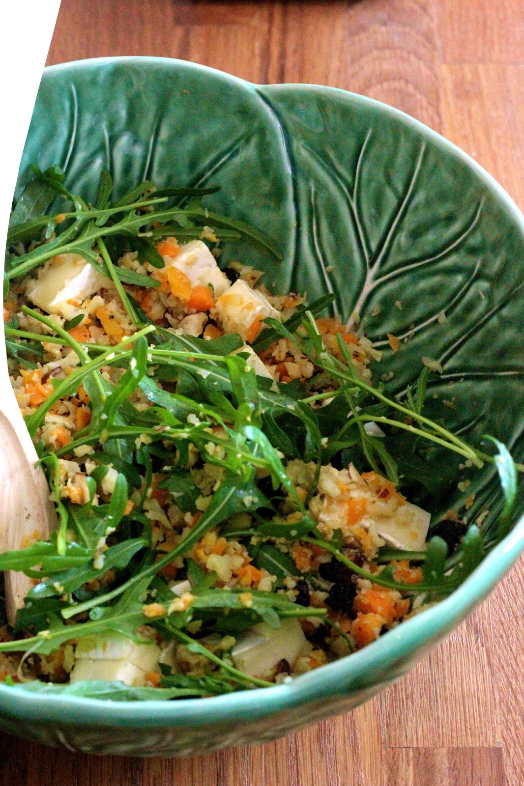 Salada Quente de Couve flor e Cenoura com Rúcula, Queijo e Frutos Secos (receita também em video)