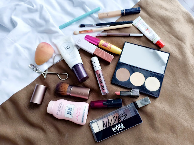 whats-in-my-travel-makeup-bag