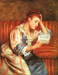 Jóven mujer leyendo