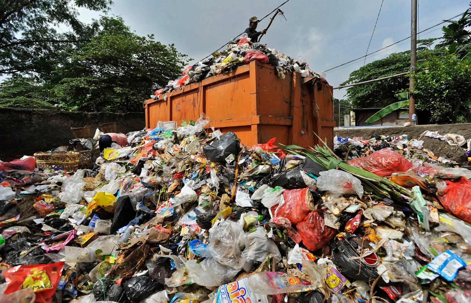 Pembuangan Sisa Domestik Di Kawasan Perumahan - misclee